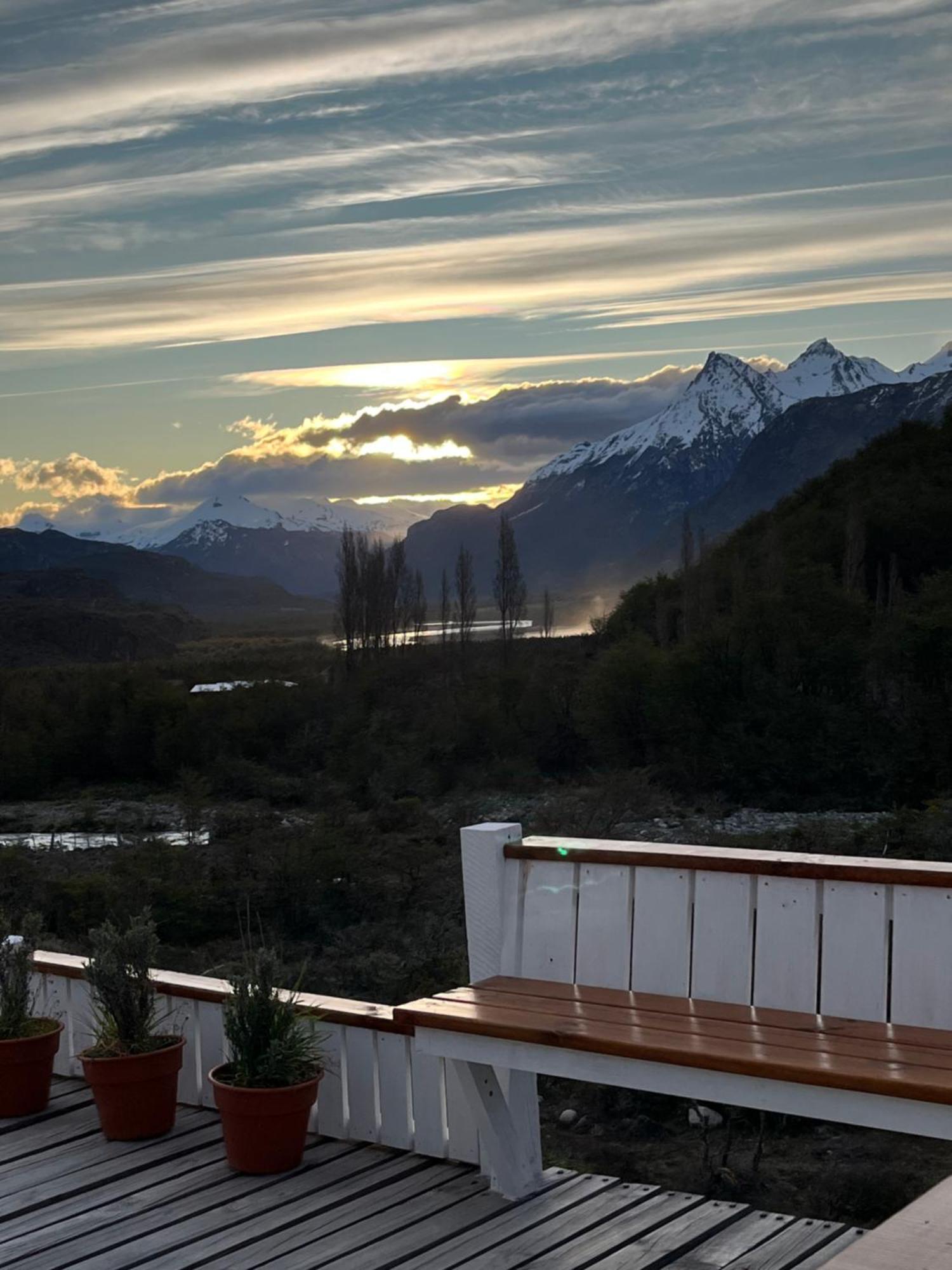 B&B Y Cabanas Cerro Castillo ビージャ・セロ・カスティージョ エクステリア 写真